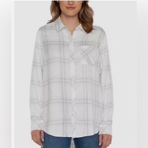 🌹Well Worn White Plaid Button Down Shirt